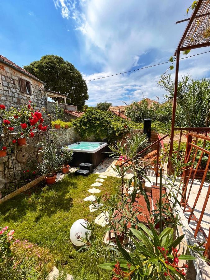 Holiday Home Skala With Hot Tub & Kala With Terrace Pitve Exterior foto