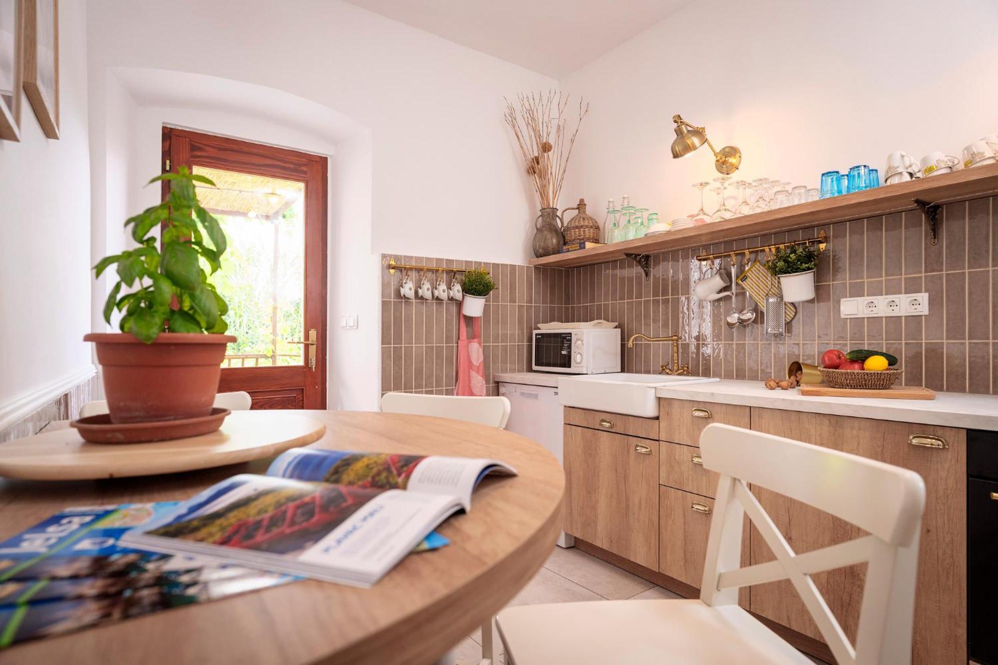 Holiday Home Skala With Hot Tub & Kala With Terrace Pitve Exterior foto