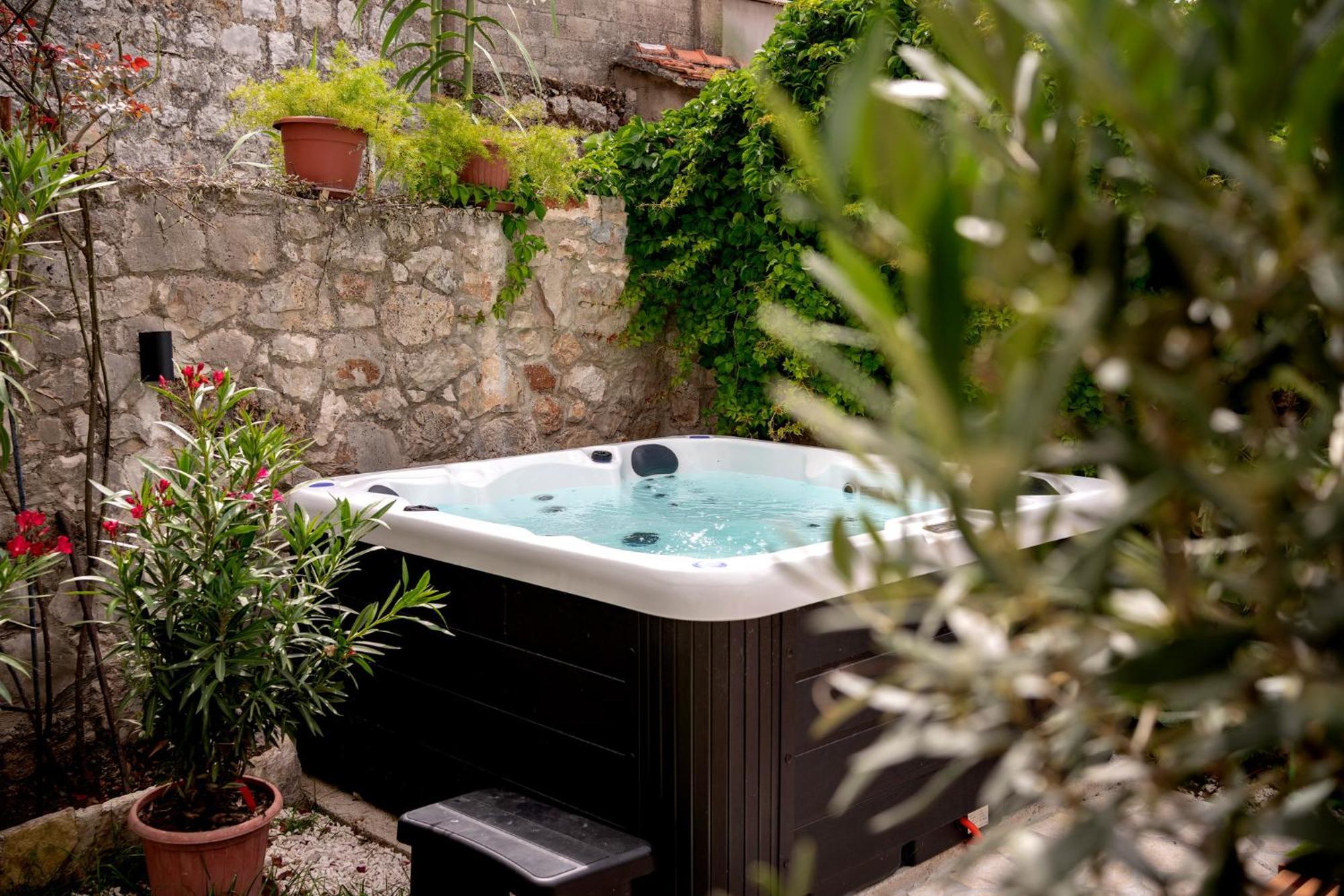 Holiday Home Skala With Hot Tub & Kala With Terrace Pitve Exterior foto