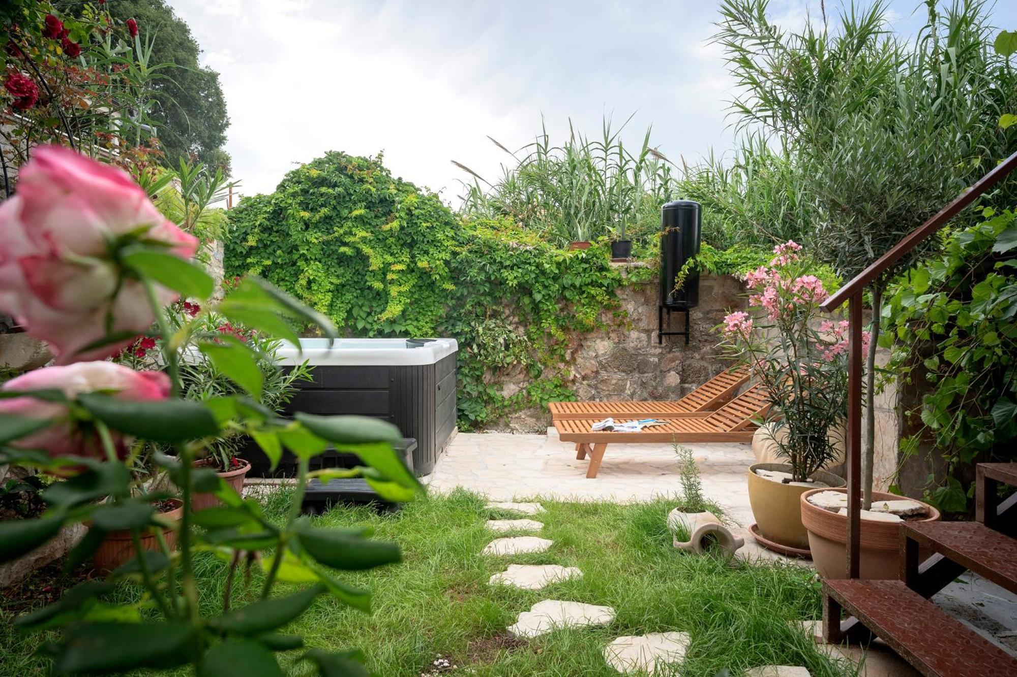 Holiday Home Skala With Hot Tub & Kala With Terrace Pitve Exterior foto