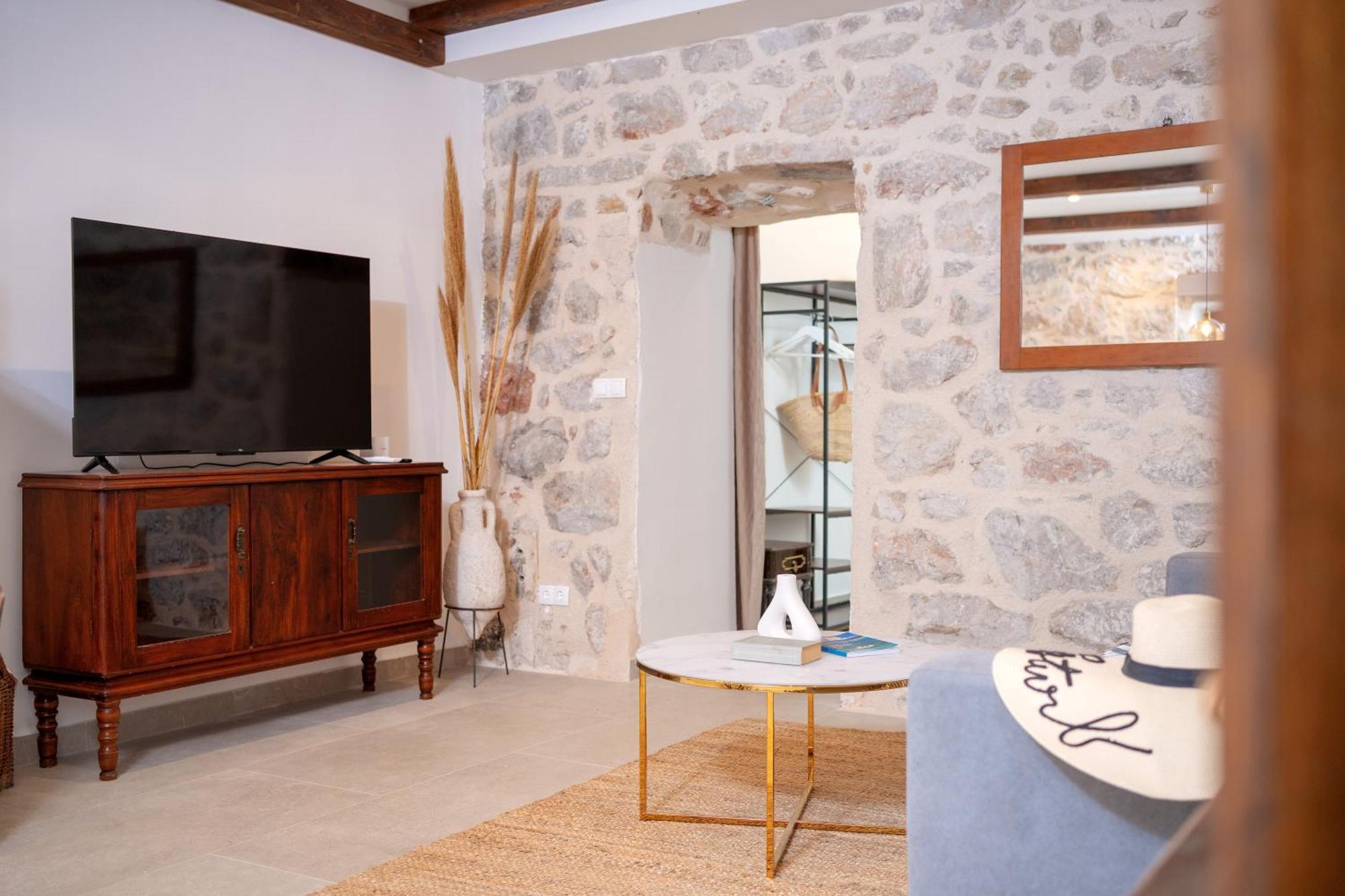 Holiday Home Skala With Hot Tub & Kala With Terrace Pitve Exterior foto