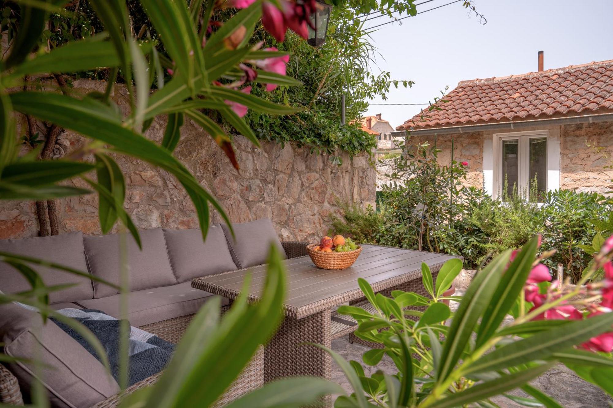 Holiday Home Skala With Hot Tub & Kala With Terrace Pitve Exterior foto